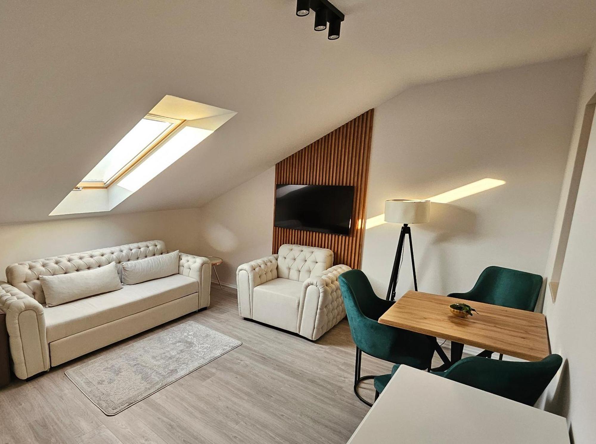 Holdvirag Aparthotel *