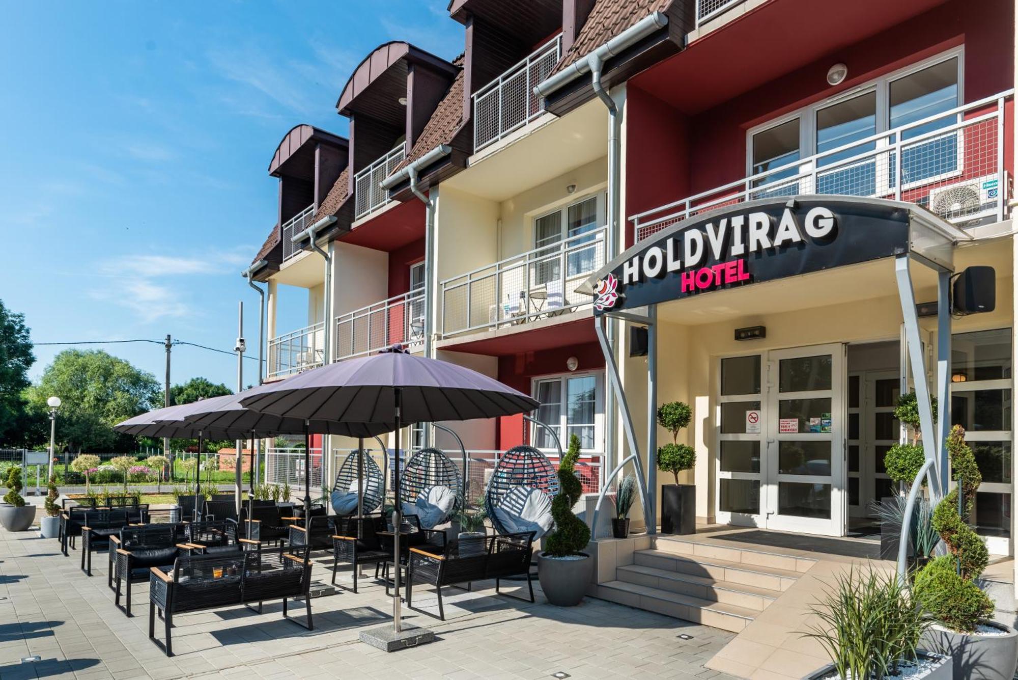 Holdvirag Aparthotel *